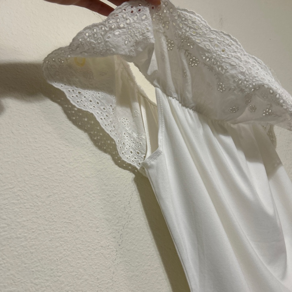 IRIS Off-White Eyelet Embroidered Off the Shoulder Ruffle Bodysuit Size Large - Picture 5 of 8